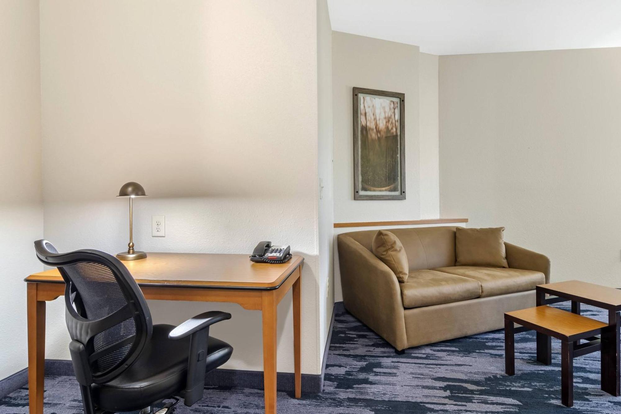 Fairfield Inn & Suites By Marriott Commerce Exterior photo
