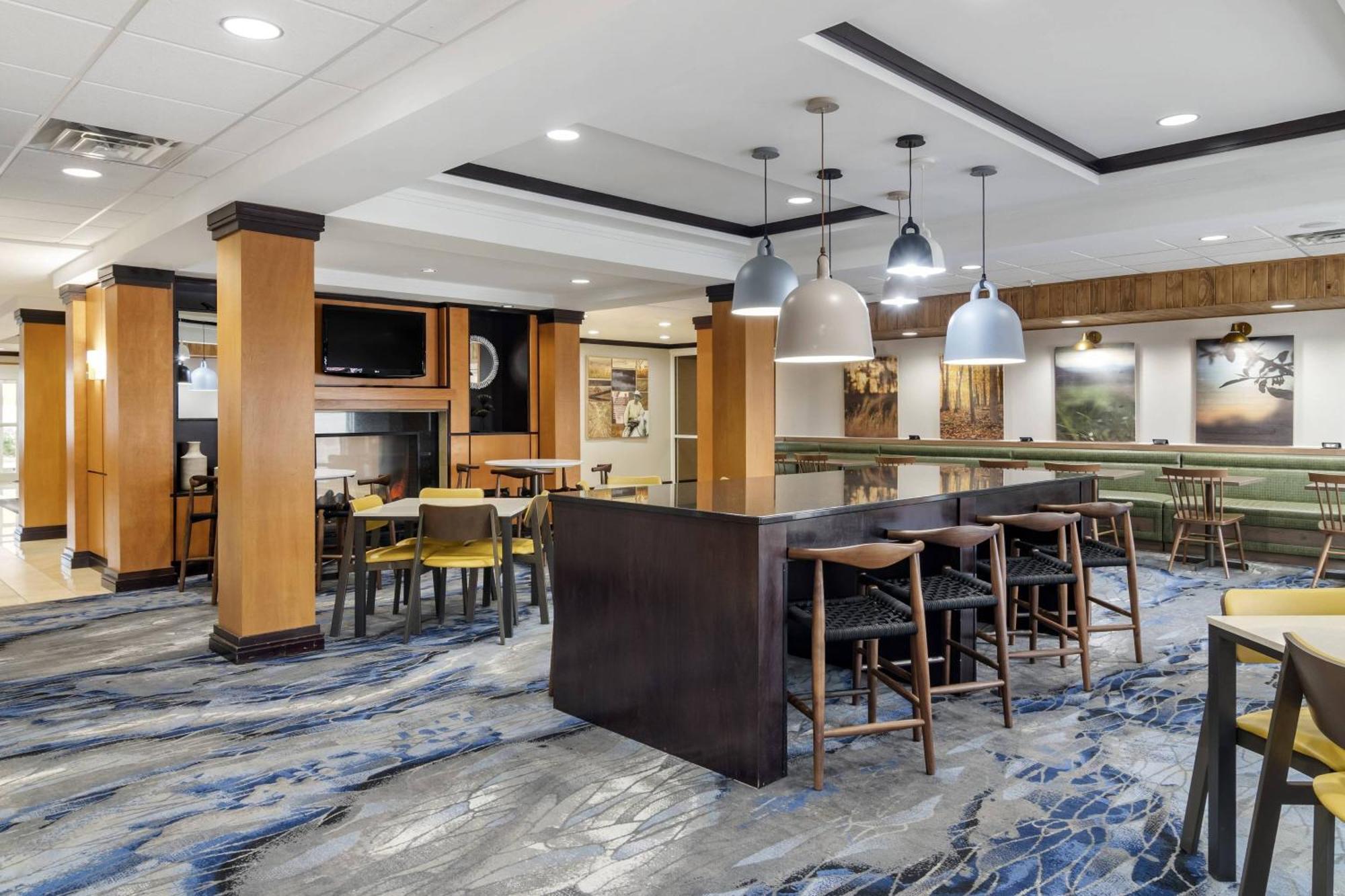 Fairfield Inn & Suites By Marriott Commerce Exterior photo
